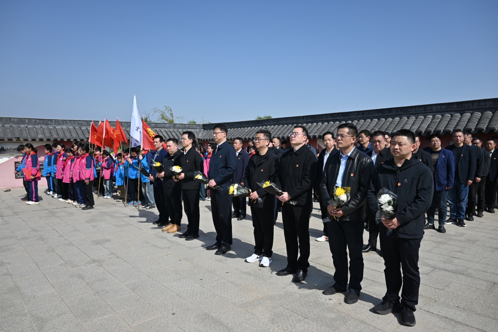 我們的節(jié)日·清明 | 新建鎮(zhèn)開展緬懷英烈清明祭掃活動(dòng)